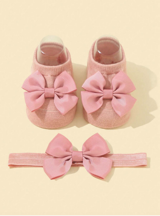 βρεφικές κάλτσες, κορδέλα για το κεφάλι, αντιολισθητικές κάλτσες, βρεφικό σετ με φιογκάκια, κομψές βρεφικές κάλτσες, πρακτικό δώρο για βρέφη, βρεφικά αξεσουάρ, στυλάτο βρεφικό σετ, βαμβακερές βρεφικές κάλτσες