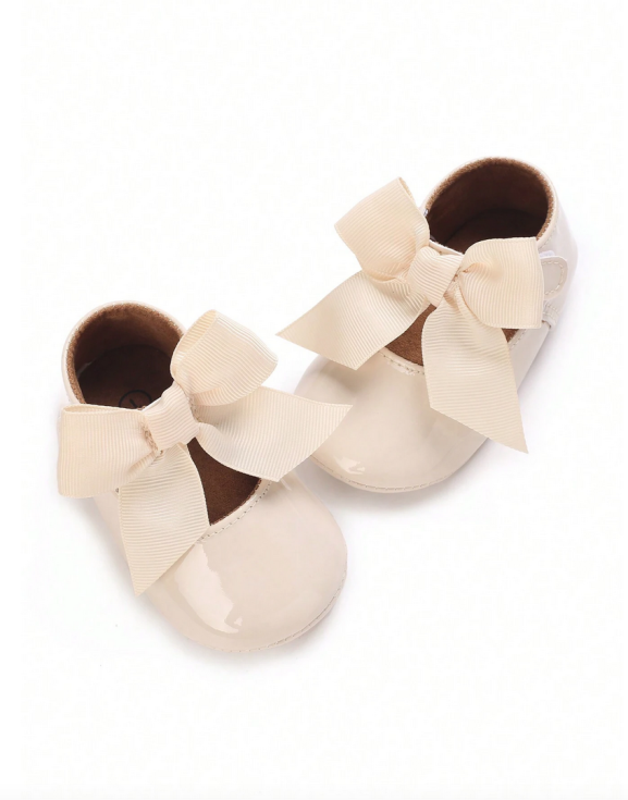 βρεφικά παπουτσάκια, μπεζ παπουτσάκια, κοριτσίστικα παπούτσια, παπούτσια για βάπτιση, κομψά βρεφικά παπούτσια, παπούτσια για ειδικές περιστάσεις, λουστραρισμένα παπούτσια, παπούτσια με φιόγκο